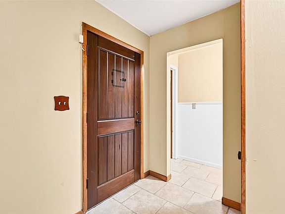 3rd image of 860 Park Ave