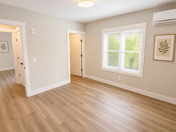 5th image of 6 Normand Ct #302