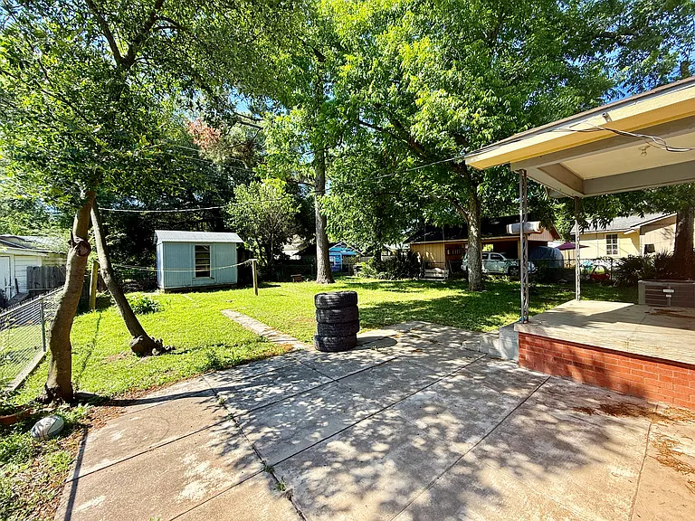 717 Dallas St — Photo 16