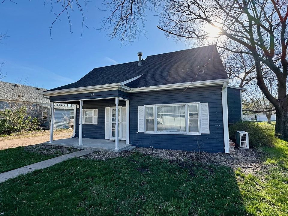 319 Court St, Gibbon, NE 68840 | Zillow