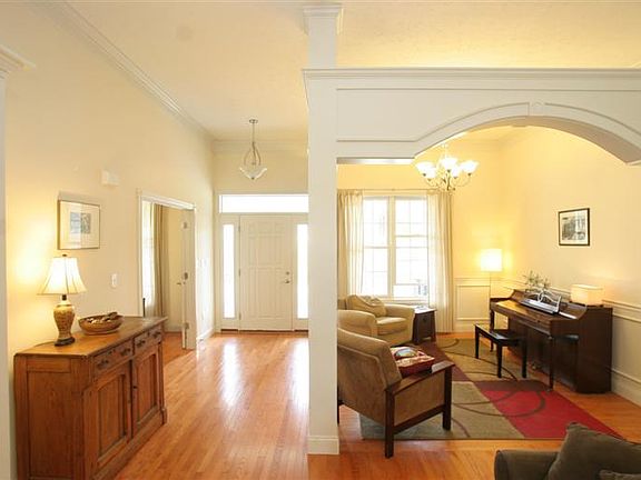 4th image of 360 Stewart Dr