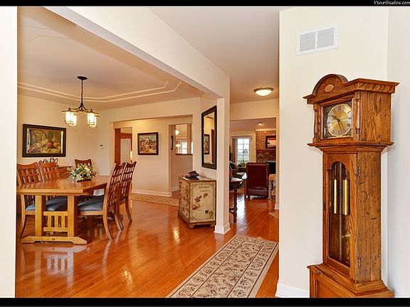 2nd image of 887 Karen Ln