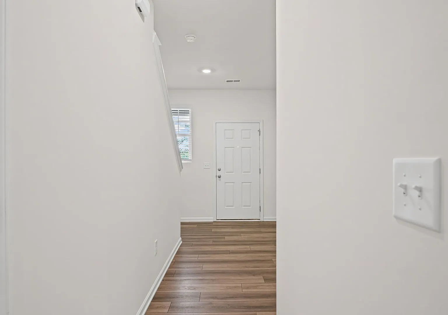 Move In Special -$500 Of First 2 Months Rent With A January 31st Or Sooner Move In Date Welcome H... — Photo 3