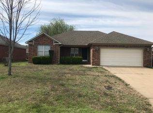 2325 Apple Blossom Ln, Conway, AR 72034