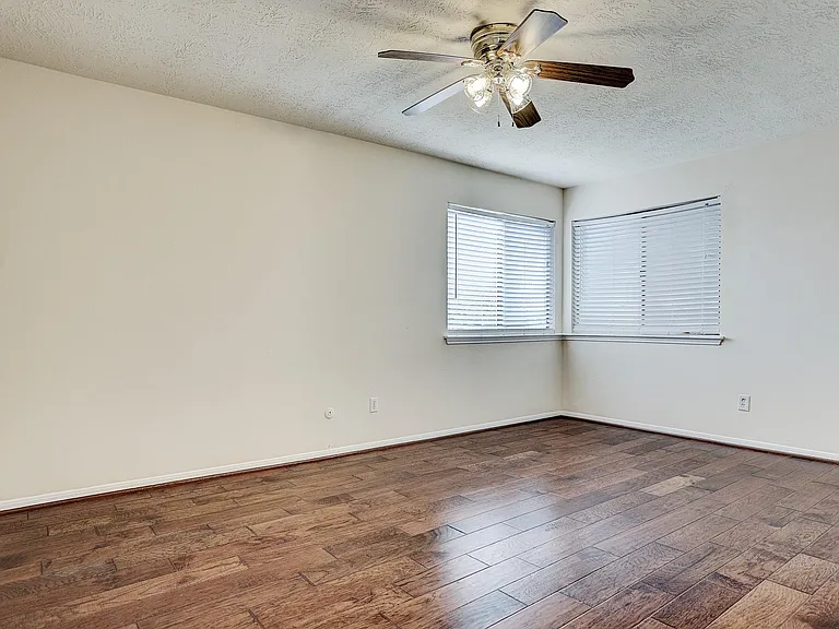 1538 Ainsdale Dr — Photo 17