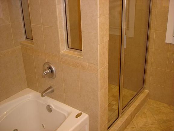 Bathroom - Jacuzzie