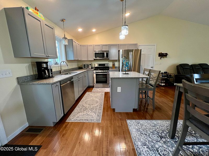 3rd image of 8 Alexander Way