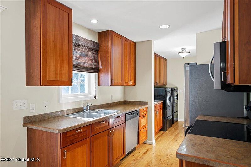 5th image of 3 Maplewood Drive