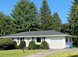 51 Manchester Dr, Halfmoon, NY 12065