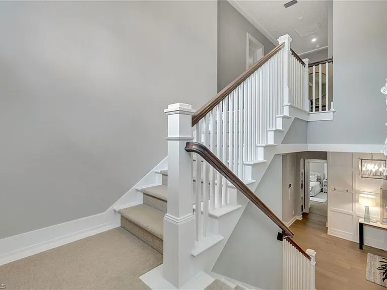 160 Broad Ave S — Photo 22