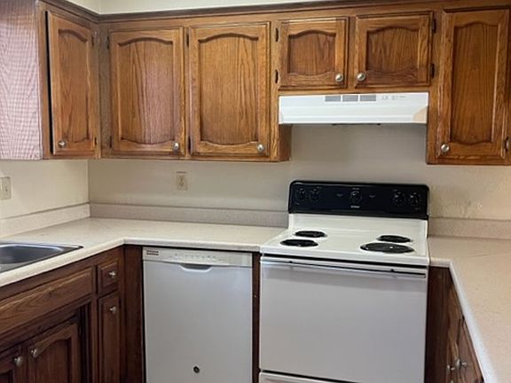 3rd image of 3461 S Chester Ave #3