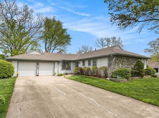 1820 E Stratford Rd, Olathe, KS 66062