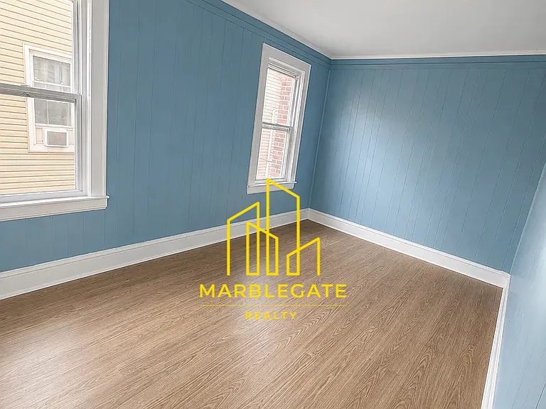 192 Shephard Ave #22 — Photo 4