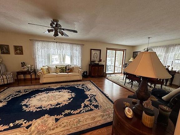 5th image of 975 Springwood Dr