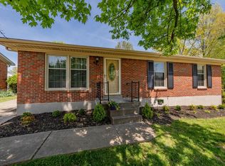 6611 Woodbark Ln, Louisville, KY 40291