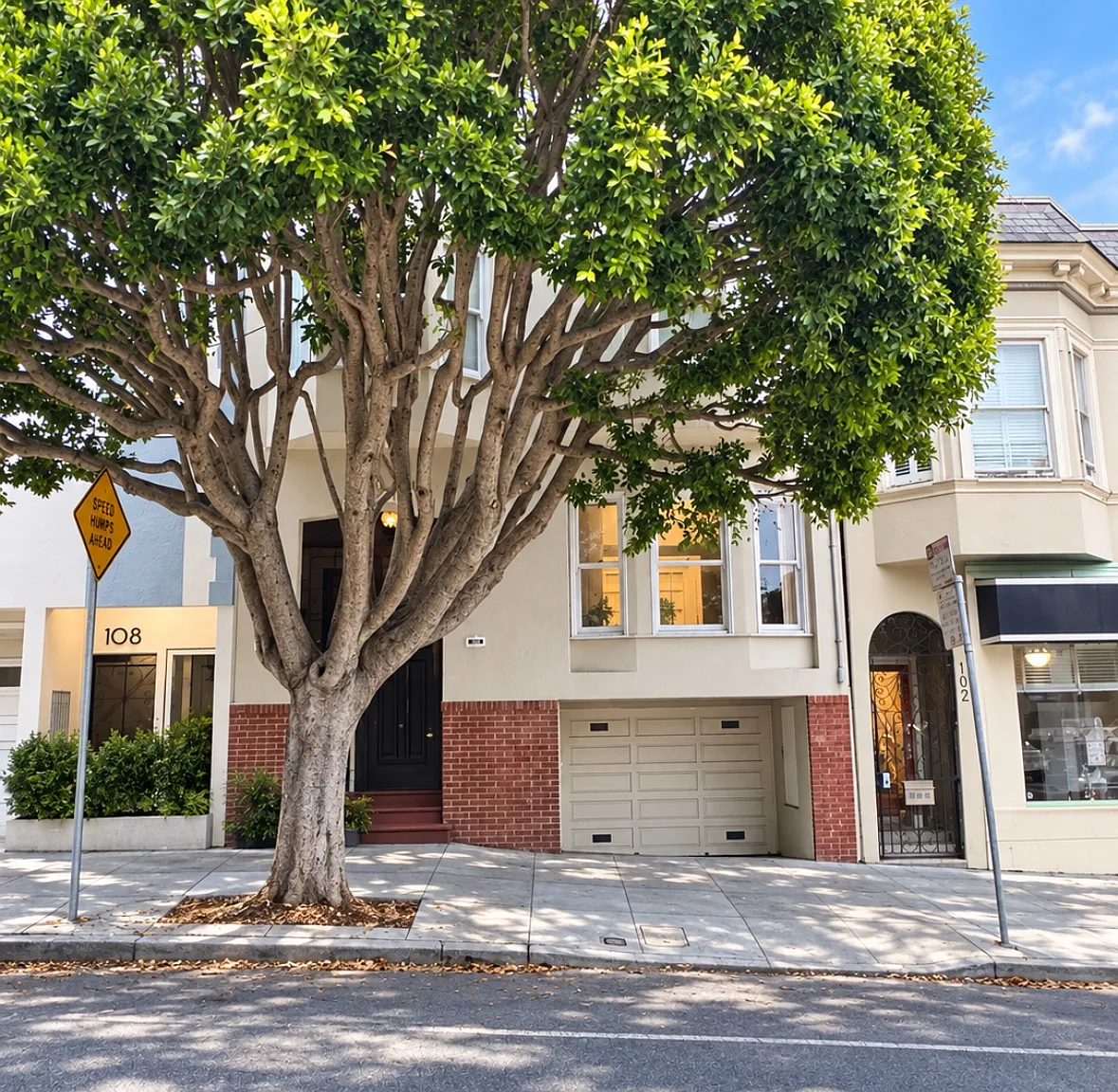104 Clipper St — Photo 1