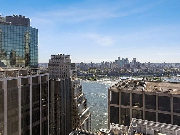 2nd image of 75 Wall St APT 36R