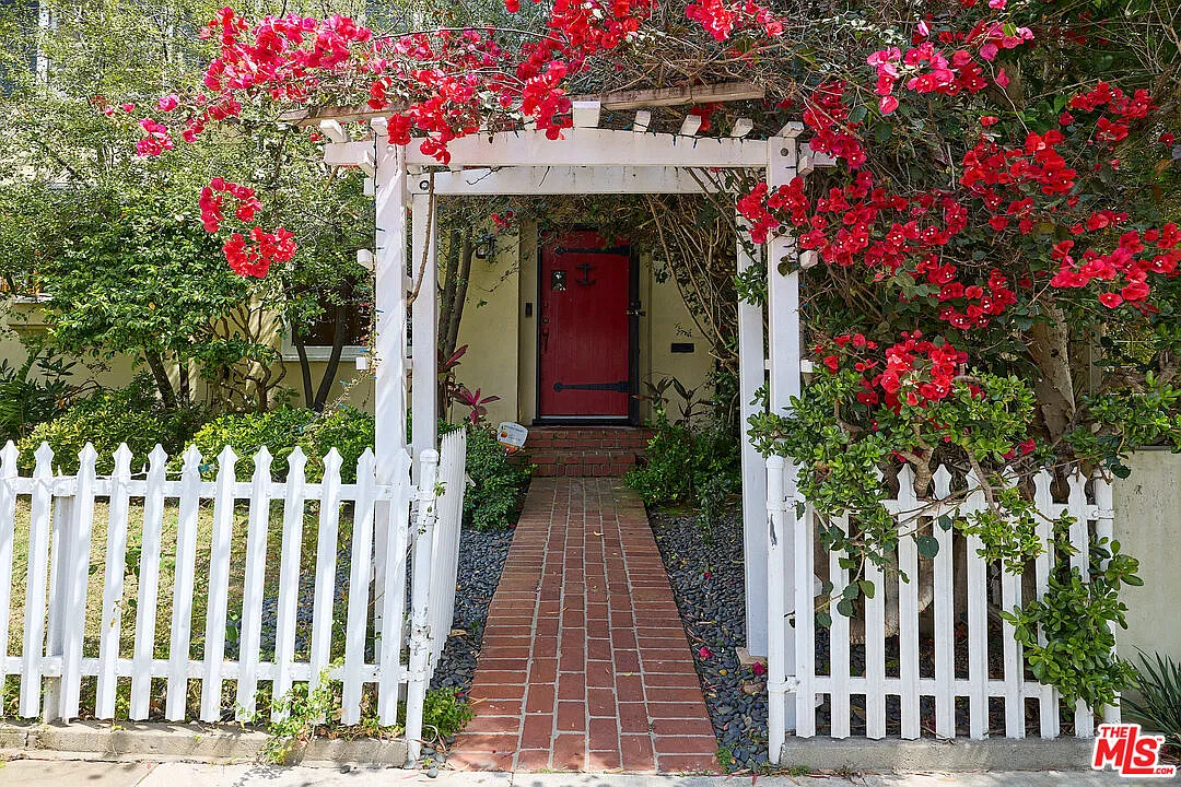 2 bed, 1.5 bath, 1355 sqft, $7,000 — Photo 3