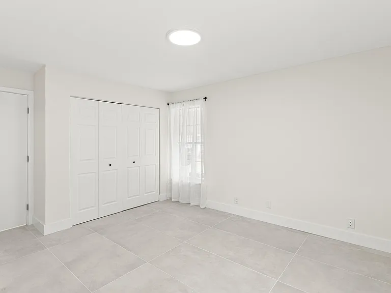 733 Nantucket Cir — Photo 15