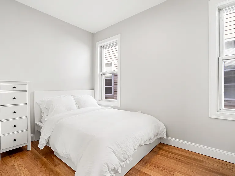 821 Saratoga St #4 — Photo 2