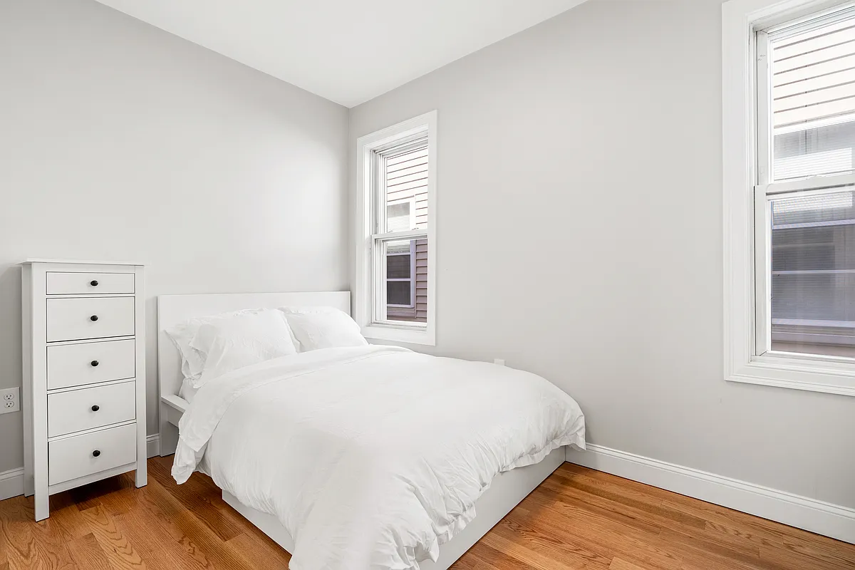 Building Photo - 821 Saratoga St #4