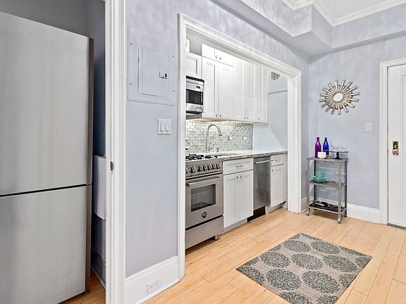 3rd image of 7 Park Ave APT 82