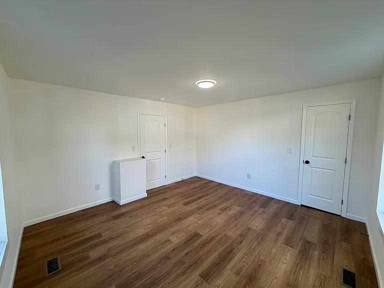 206 E Burwell Ave — Photo 8