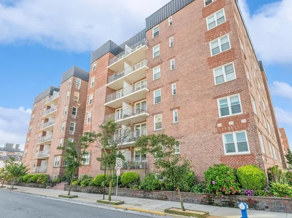 210 E Broadway #2D, Atlantic Beach, NY 11561