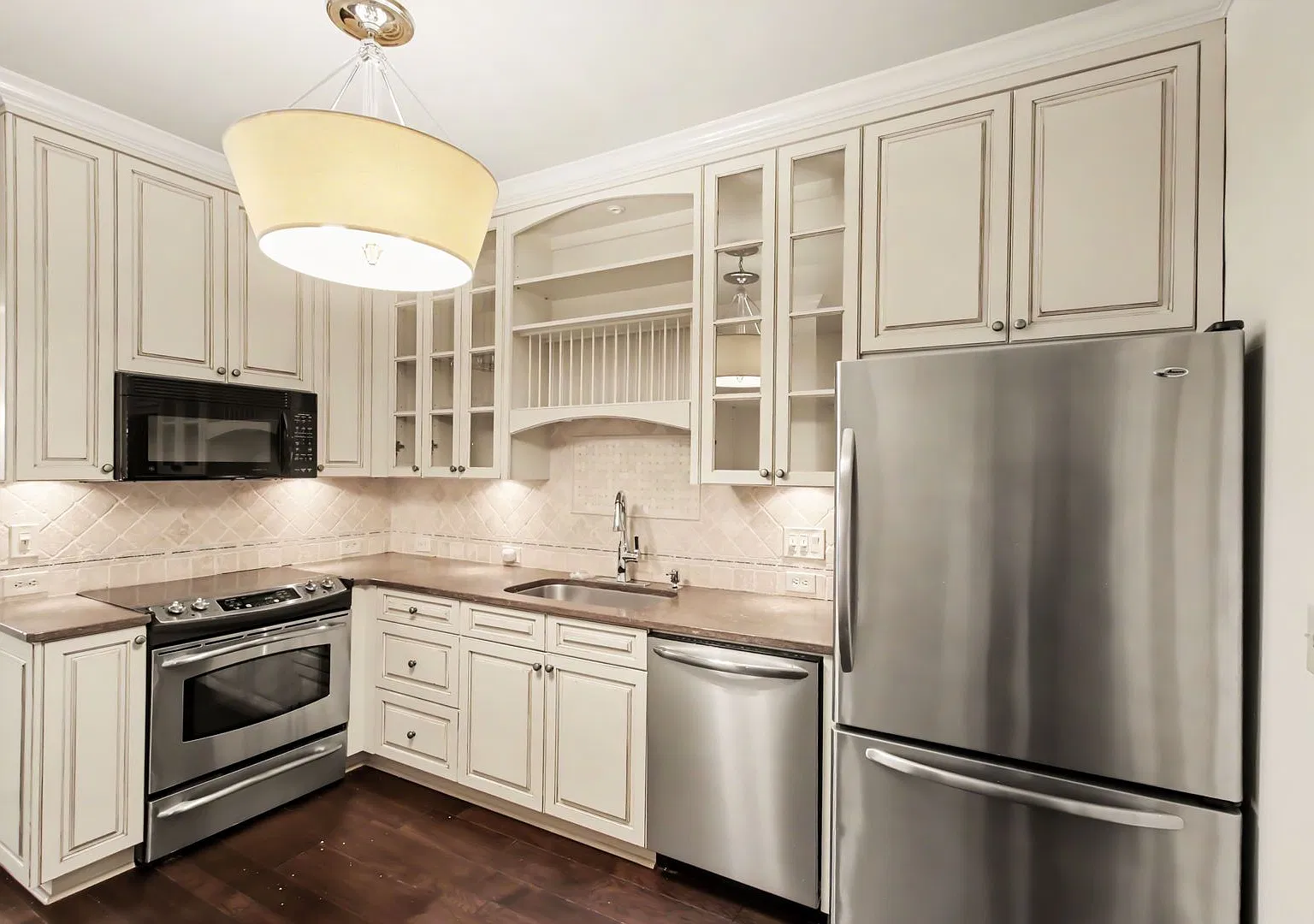 Spacious Living in Burton Hills! — Photo 4