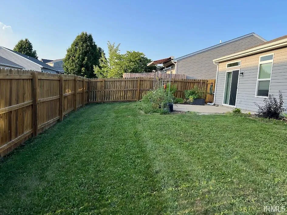 3 bed, 2.0 bath, 1444 sqft, $1,895 — Photo 2