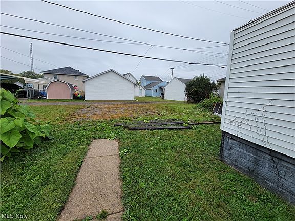 4th image of 705 W 1st St