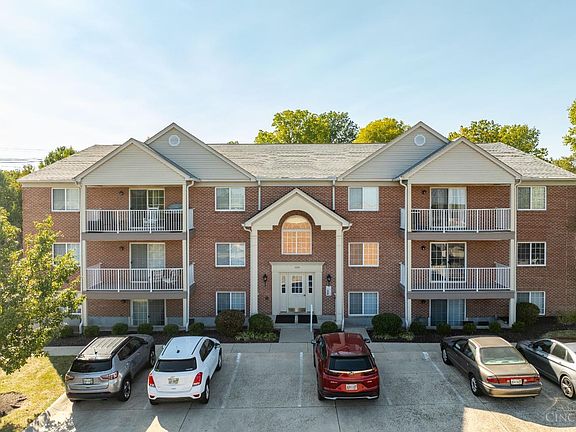4th image of 3335 Emerald Lakes Dr Unit 2D