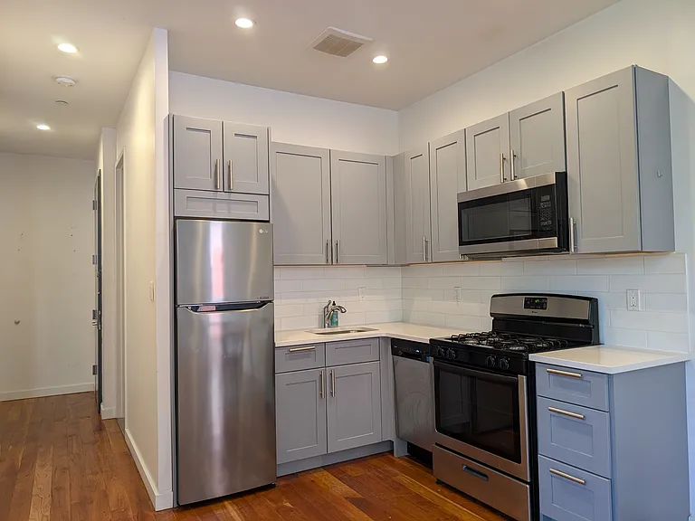 1261 Pacific St #3R — Photo 2