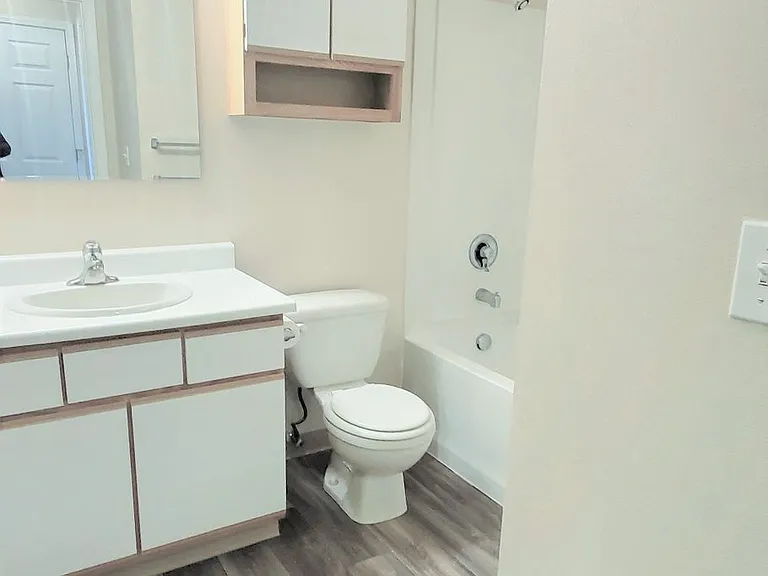 617 Saratoga Dr #104 — Photo 24