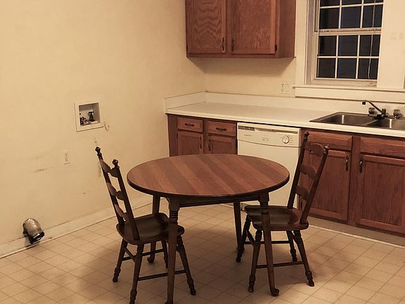 5th image of 916 Clayton Ave