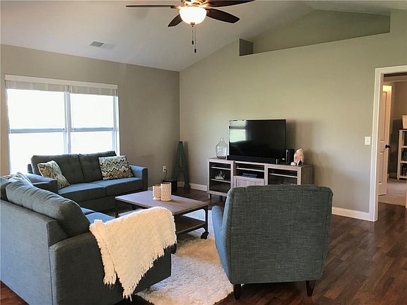 5th image of 1745 Saratoga Dr