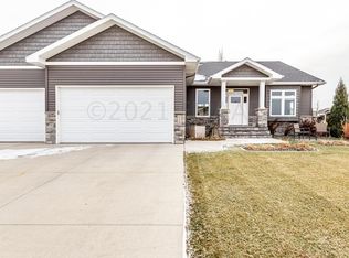 609 29th Ave E, West Fargo, ND 58078