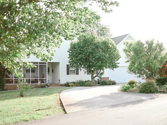 3rd image of 101 Chinquapin Ln