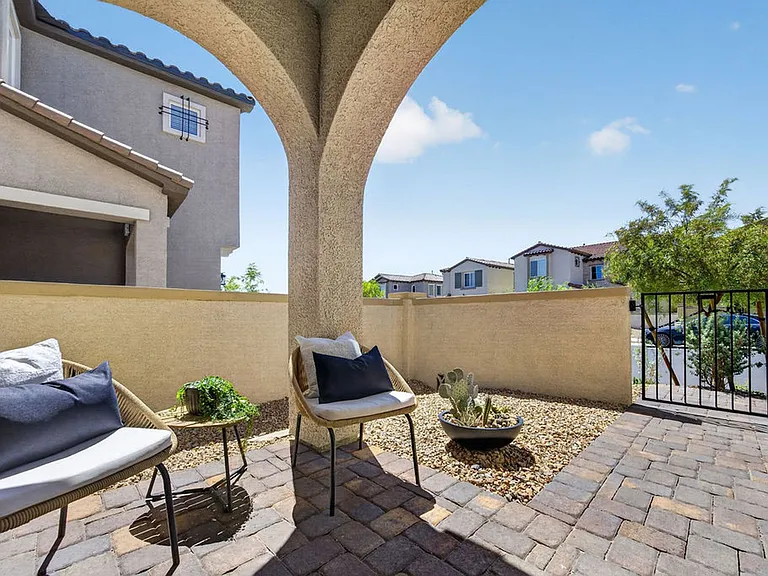 10662 Carnes Ave — Photo 4