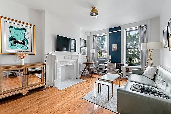 1st image of 264 W 22nd St #10