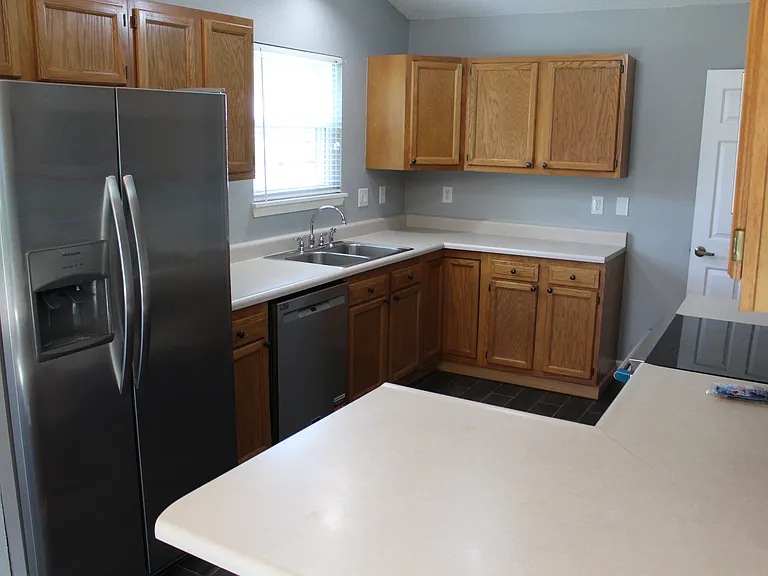 612 Woodfield Cir — Photo 7