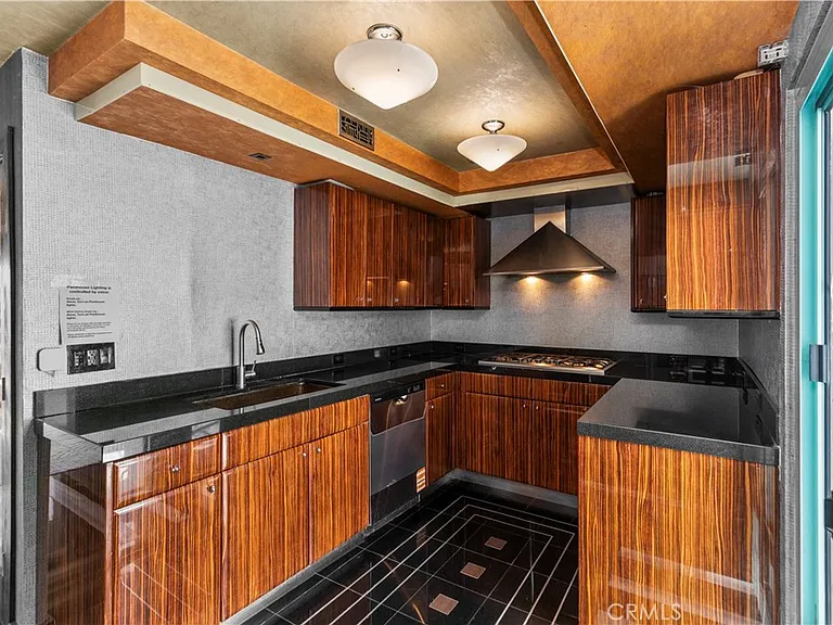 10336 Wilshire Blvd #703 — Photo 10