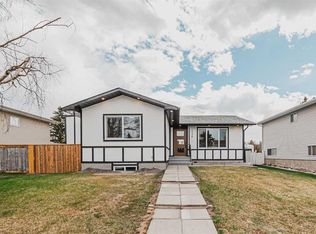 176 N Huntchester Cres NE, Calgary, AB T2K5E9