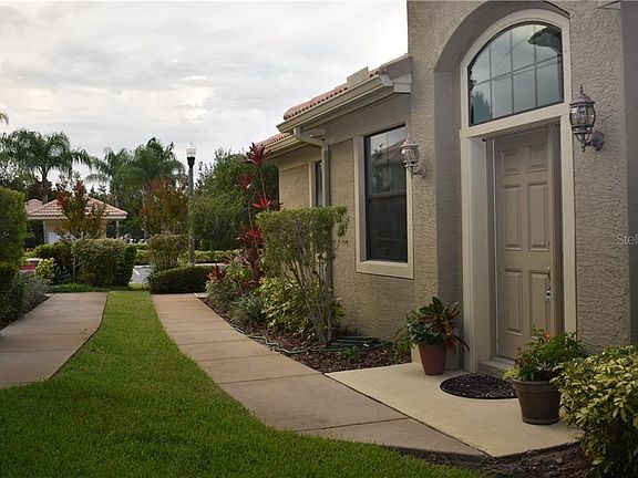 3rd image of 2561 Gloriosa Dr