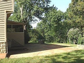 4th image of 716 Hillcrest Dr