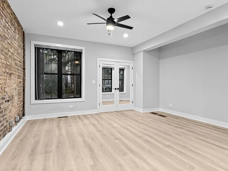 7661 N Rogers Ave #3 — Photo 5
