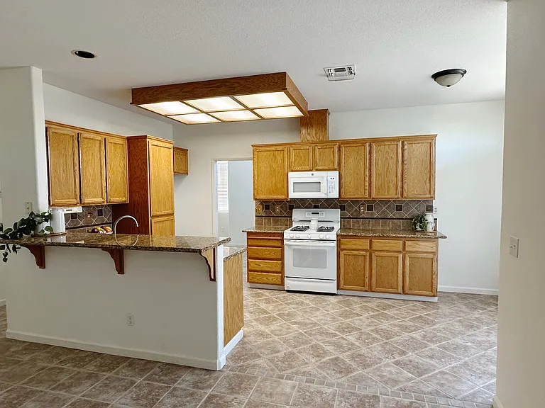 152 Oxburough Dr — Photo 5