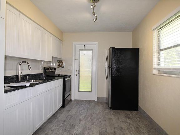 2nd image of 2517 Terry Ln #2517