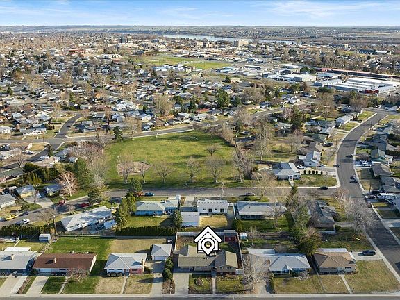 3rd image of 236 Cottonwood Dr