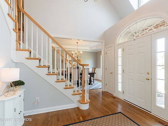 4th image of 1032 Wellington Ct